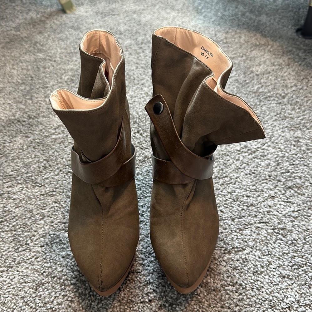 Like New Heel Bootie